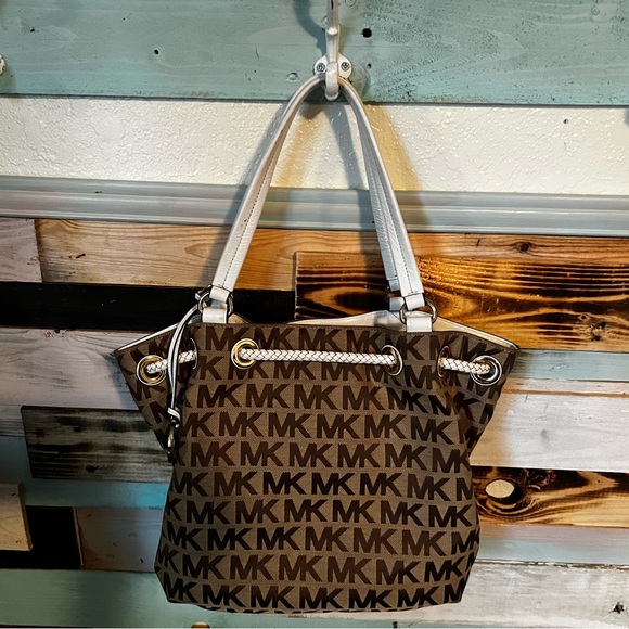 Authentic Michael kors jet set drawstring bag - Picture 3 of 10